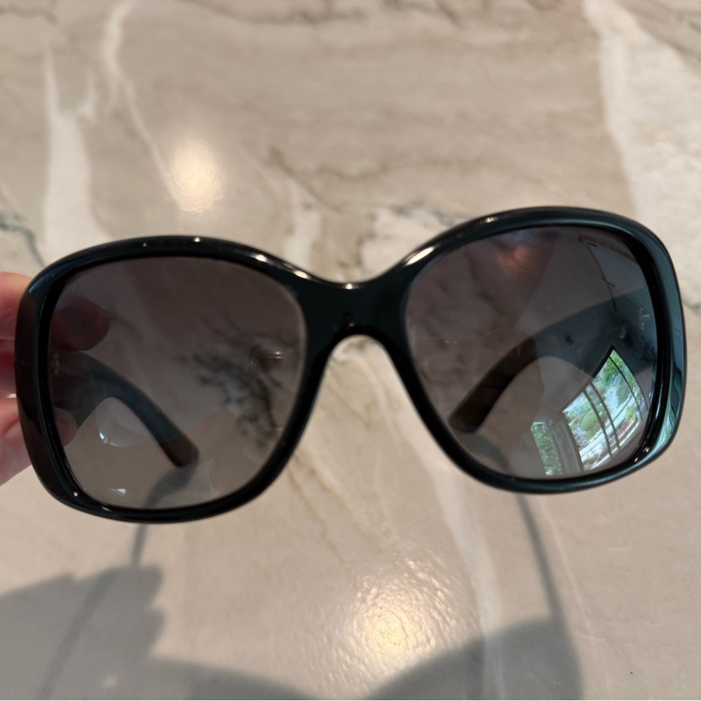 Elegant Black Sunglasses
